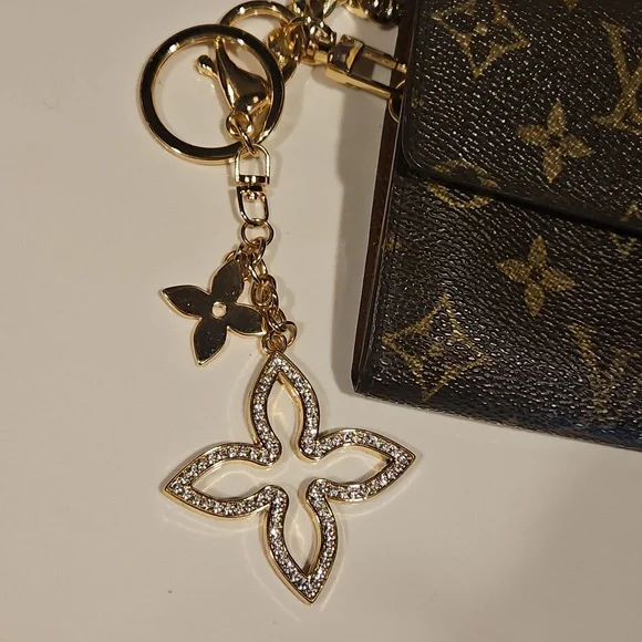 ❤️❤️Louis Vuitton Sarah Crossbody - Picture 3 of 6